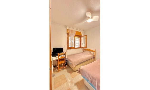 Venta - Apartamento / piso -
Torrevieja - Estacion de autobuses