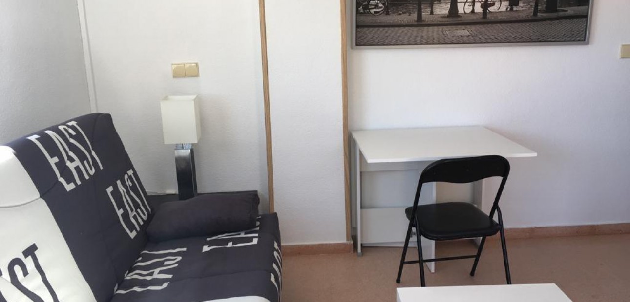 Sale - Apartment / flat -
Guardamar del Segura - Pueblo