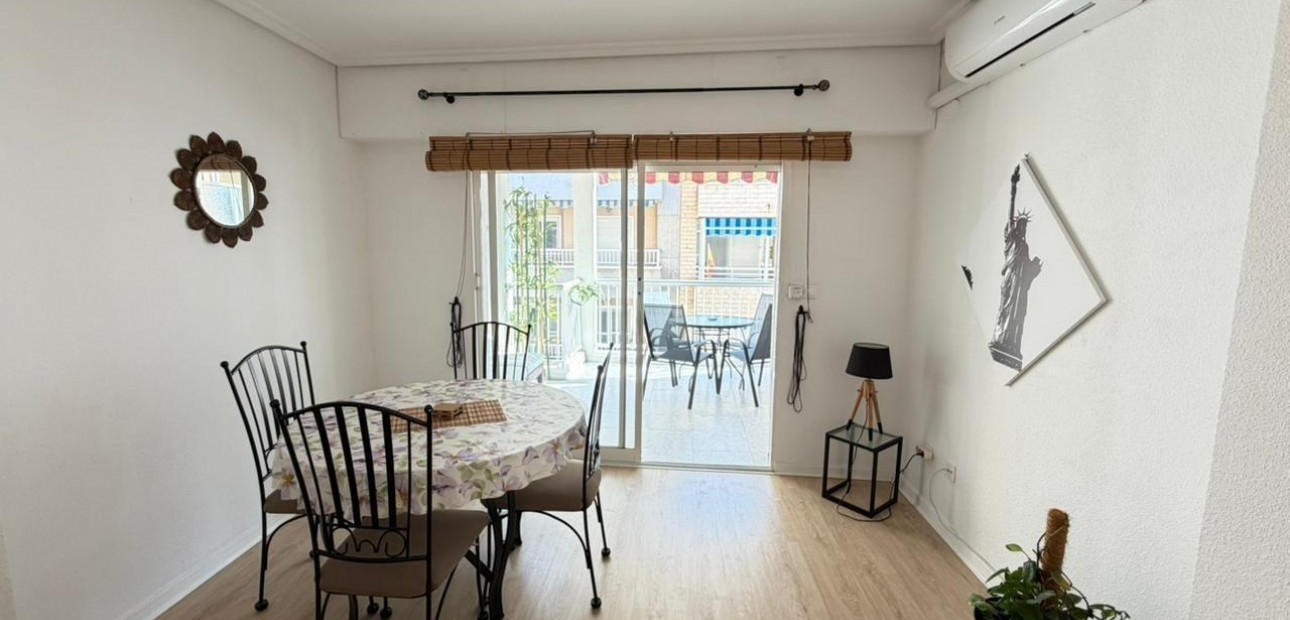 Herverkoop - Appartement / flat -
Torrevieja - Estacion de autobuses