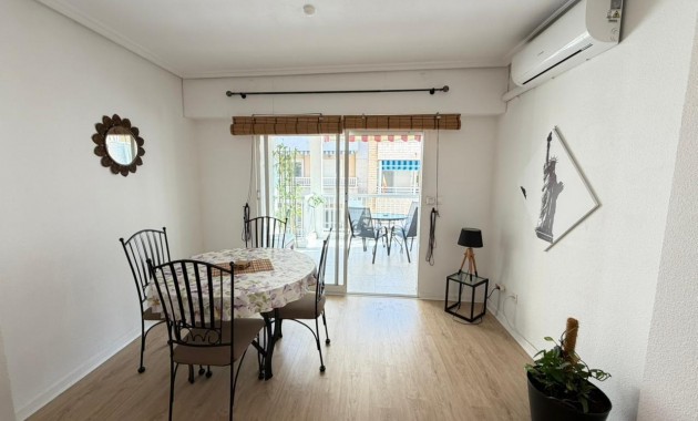Herverkoop - Appartement / flat -
Torrevieja - Estacion de autobuses