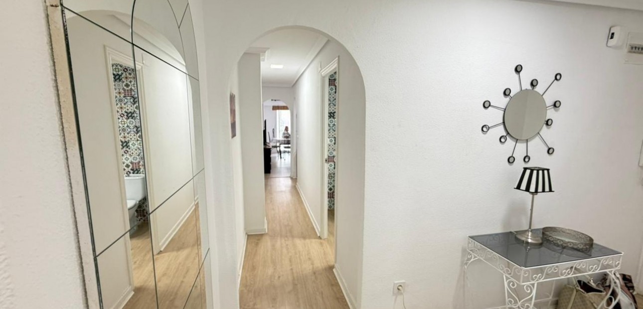 Herverkoop - Appartement / flat -
Torrevieja - Estacion de autobuses