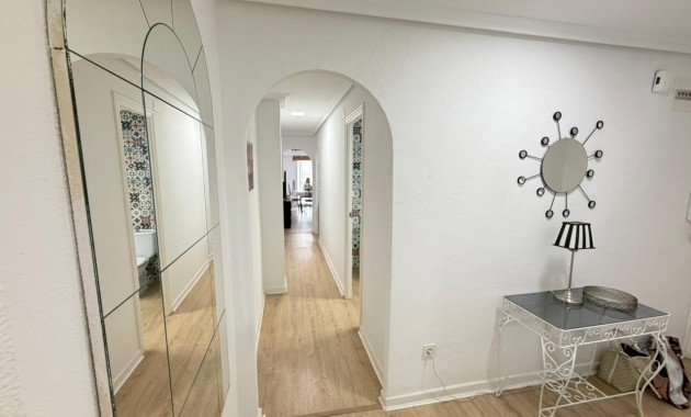 Herverkoop - Appartement / flat -
Torrevieja - Estacion de autobuses