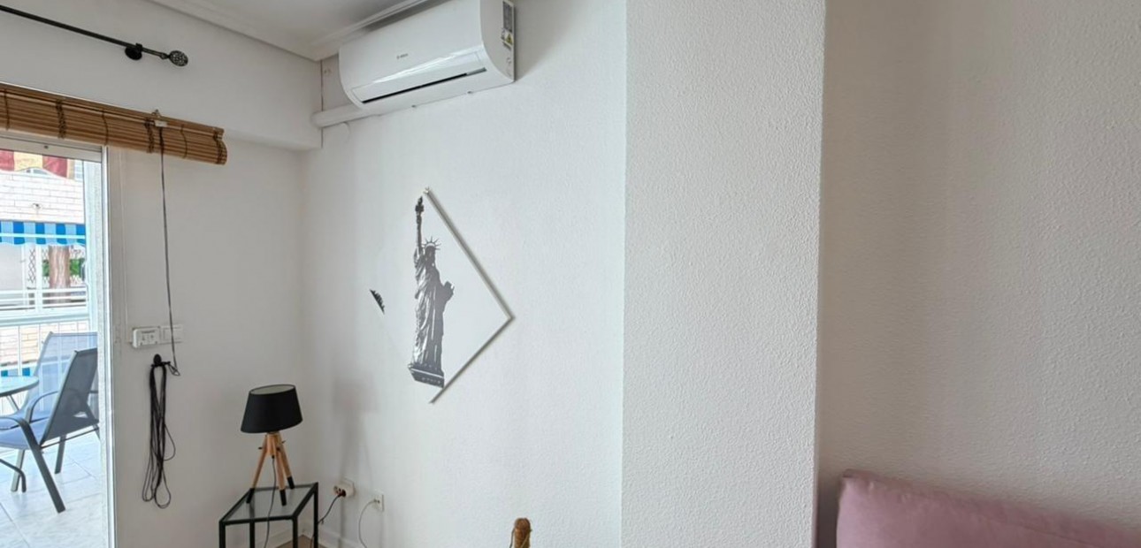 Herverkoop - Appartement / flat -
Torrevieja - Estacion de autobuses