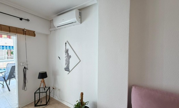 Herverkoop - Appartement / flat -
Torrevieja - Estacion de autobuses