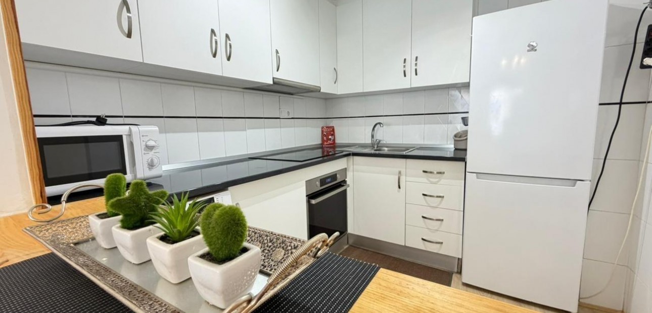 Herverkoop - Appartement / flat -
Torrevieja - Estacion de autobuses
