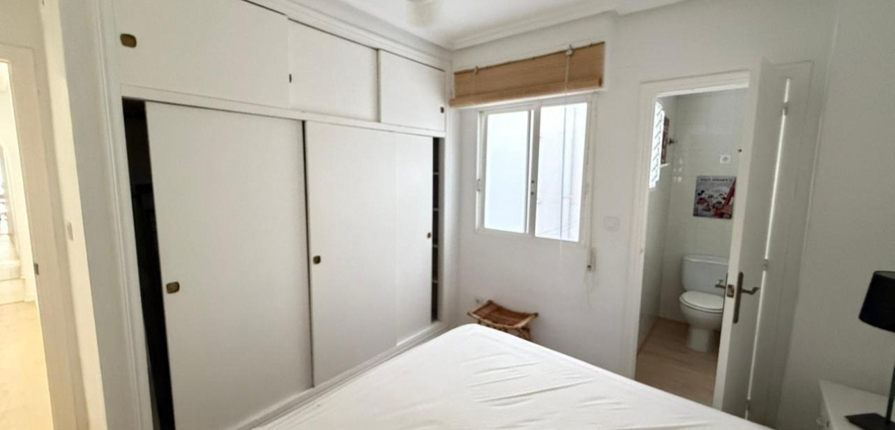 Herverkoop - Appartement / flat -
Torrevieja - Estacion de autobuses