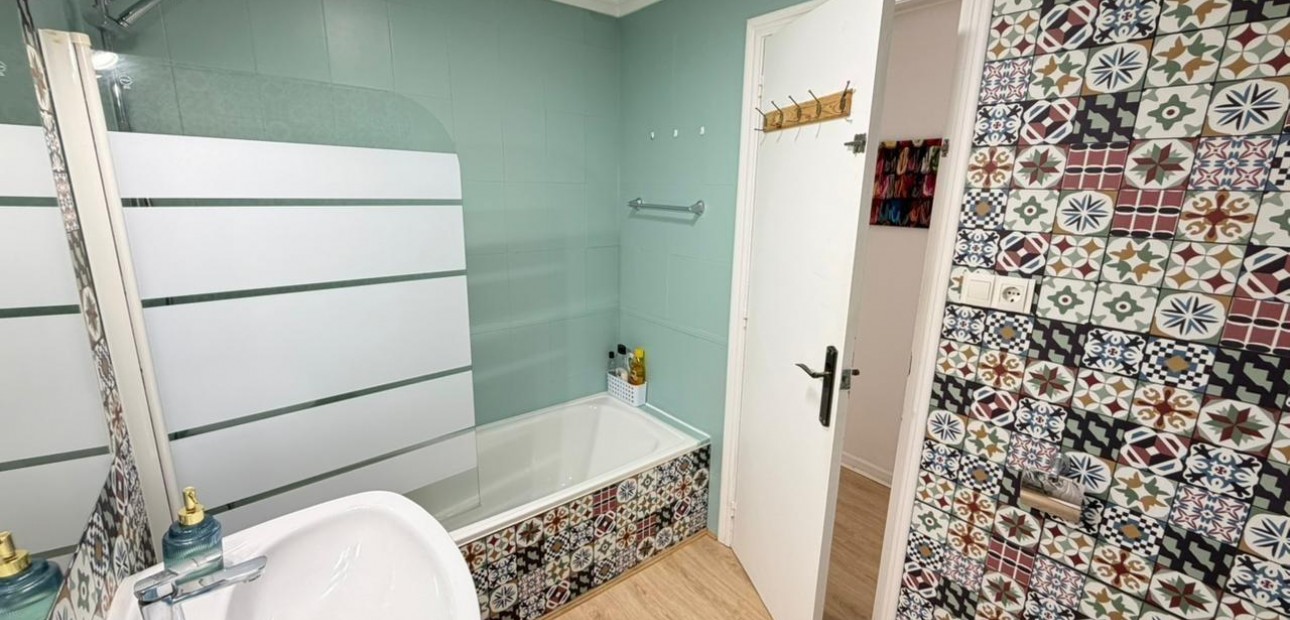 Herverkoop - Appartement / flat -
Torrevieja - Estacion de autobuses