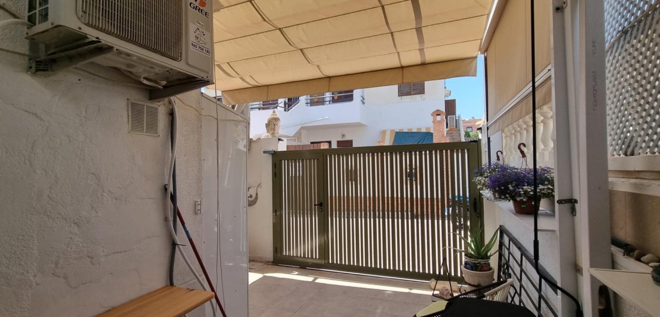 Herverkoop - Triplex -
Torrevieja - Estacion de autobuses