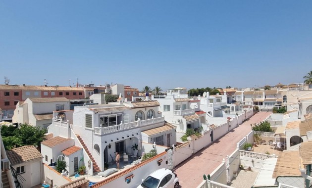Herverkoop - Triplex -
Torrevieja - Estacion de autobuses