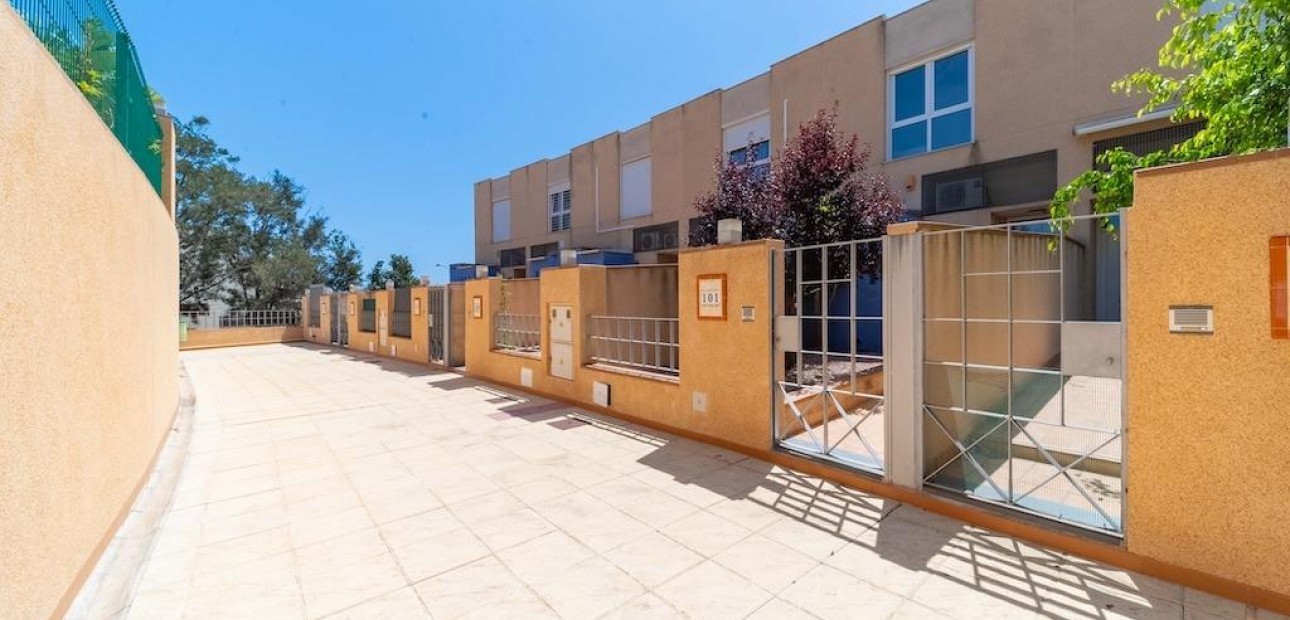 Venta - Terraced house -
Orihuela Costa - Campoamor