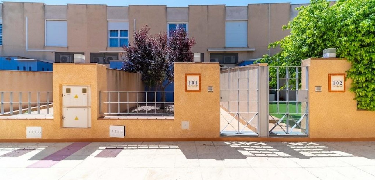 Venta - Terraced house -
Orihuela Costa - Campoamor