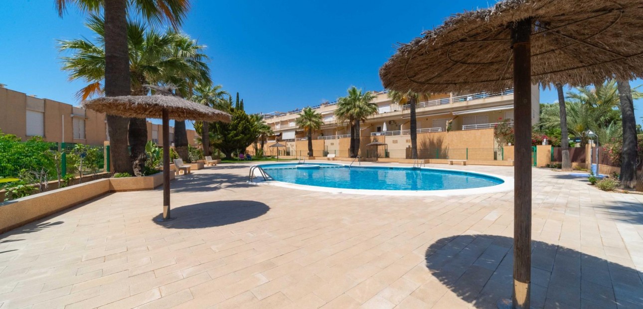 Venta - Terraced house -
Orihuela Costa - Campoamor