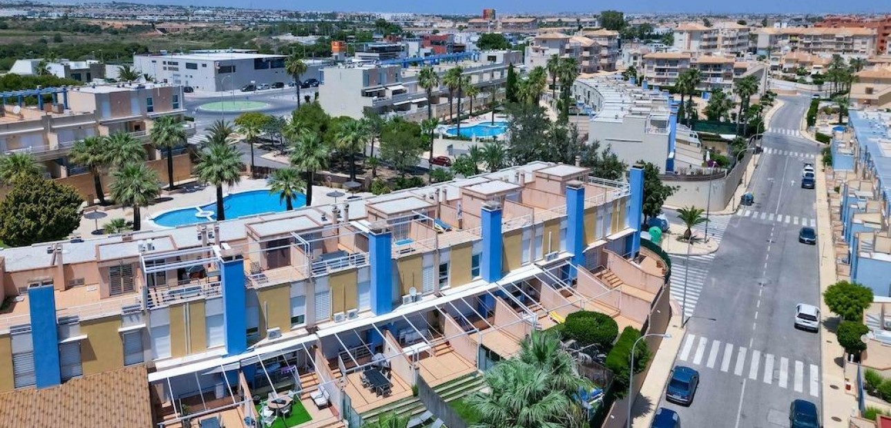 Venta - Terraced house -
Orihuela Costa - Campoamor
