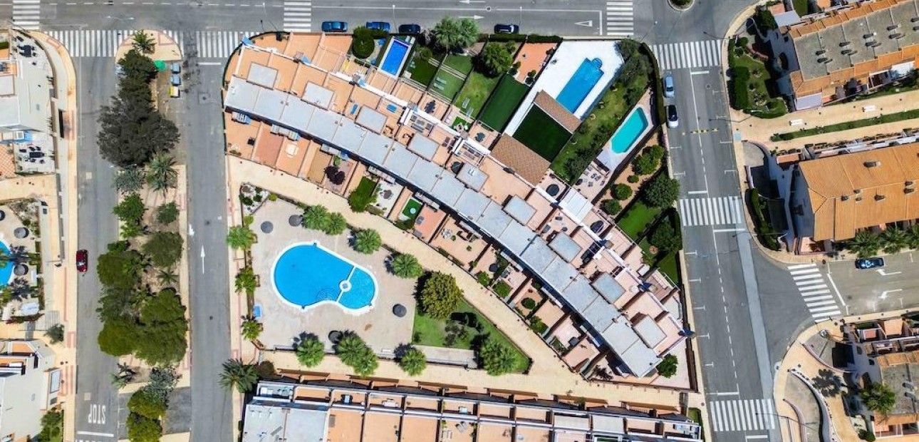 Venta - Terraced house -
Orihuela Costa - Campoamor