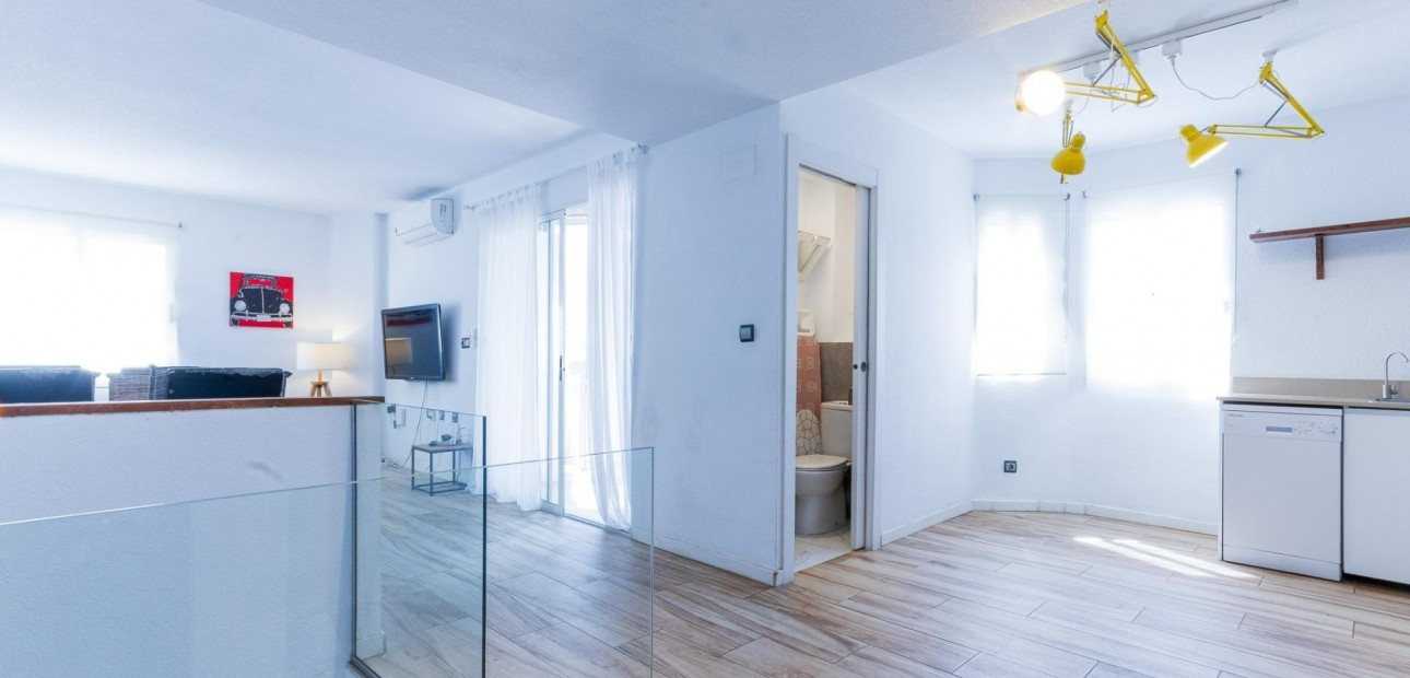 Sale - Apartment / flat -
Torrevieja - Centro