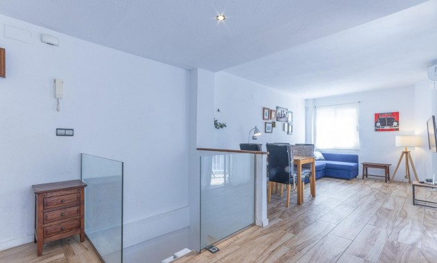 Sale - Apartment / flat -
Torrevieja - Centro