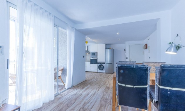 Sale - Apartment / flat -
Torrevieja - Centro