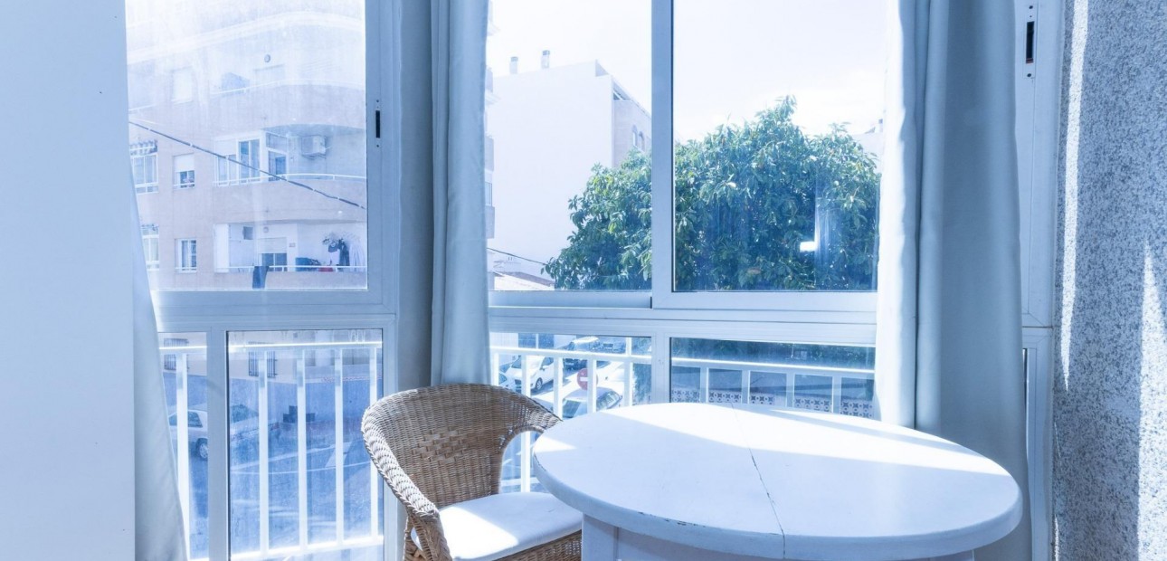 Sale - Apartment / flat -
Torrevieja - Centro