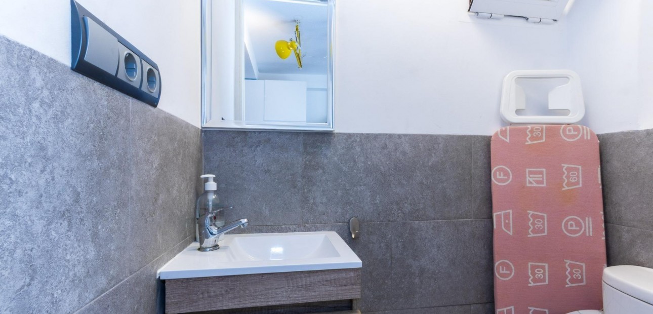 Sale - Apartment / flat -
Torrevieja - Centro