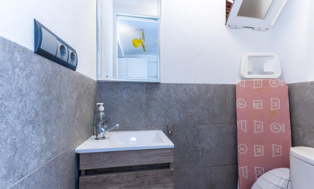 Sale - Apartment / flat -
Torrevieja - Centro