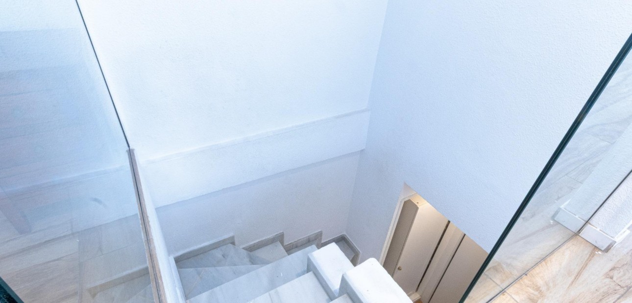 Sale - Apartment / flat -
Torrevieja - Centro
