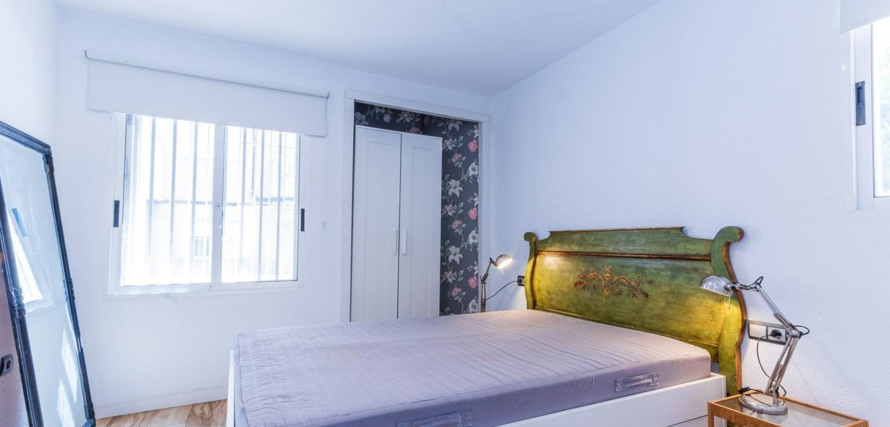 Sale - Apartment / flat -
Torrevieja - Centro