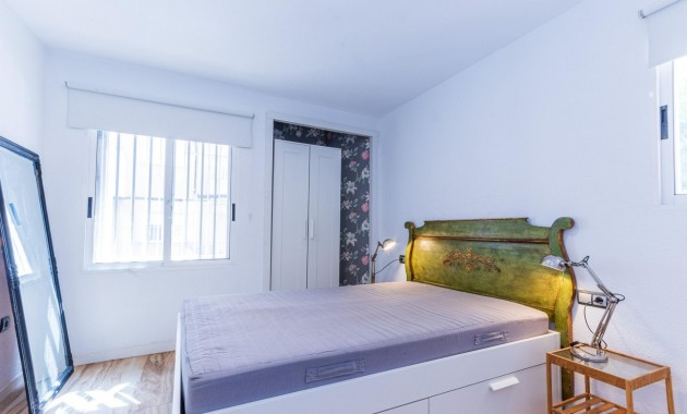 Sale - Apartment / flat -
Torrevieja - Centro