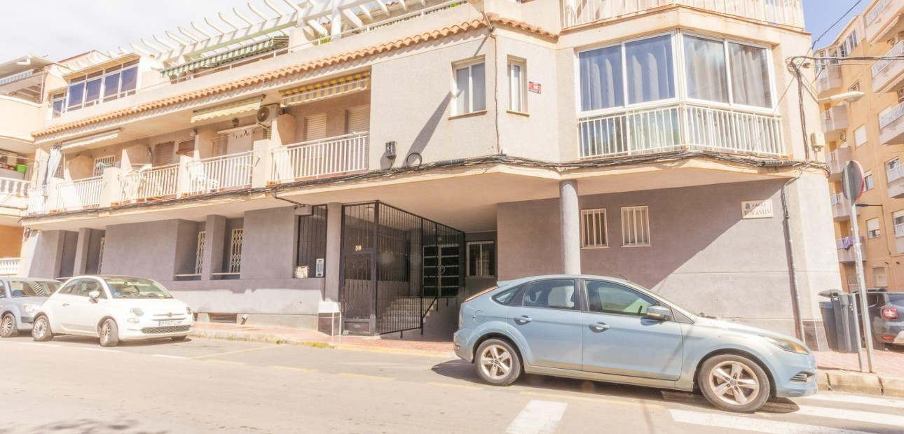 Sale - Apartment / flat -
Torrevieja - Centro