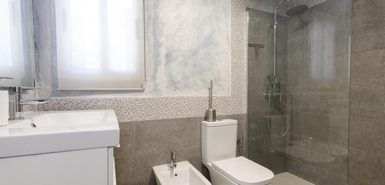 Sale - Apartment / flat -
Torrevieja - Centro