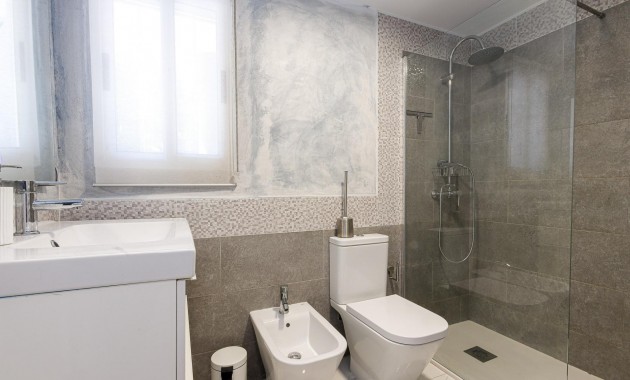 Sale - Apartment / flat -
Torrevieja - Centro