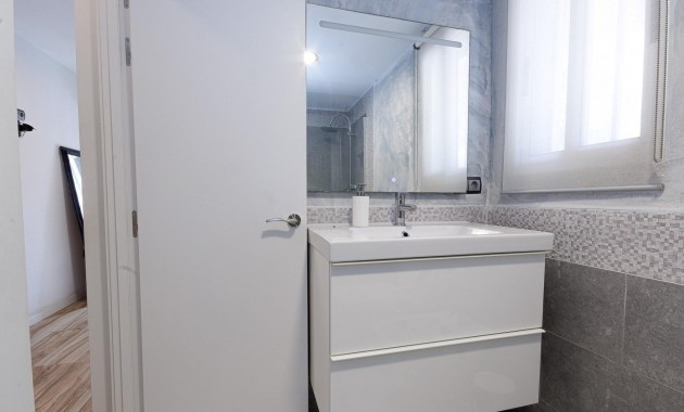 Sale - Apartment / flat -
Torrevieja - Centro