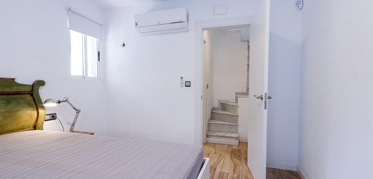 Sale - Apartment / flat -
Torrevieja - Centro