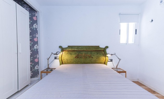 Sale - Apartment / flat -
Torrevieja - Centro