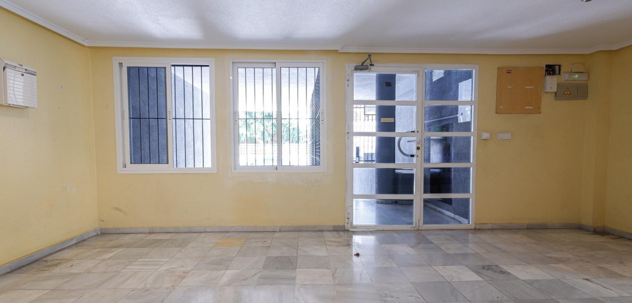Sale - Apartment / flat -
Torrevieja - Centro