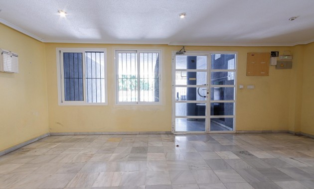Sale - Apartment / flat -
Torrevieja - Centro