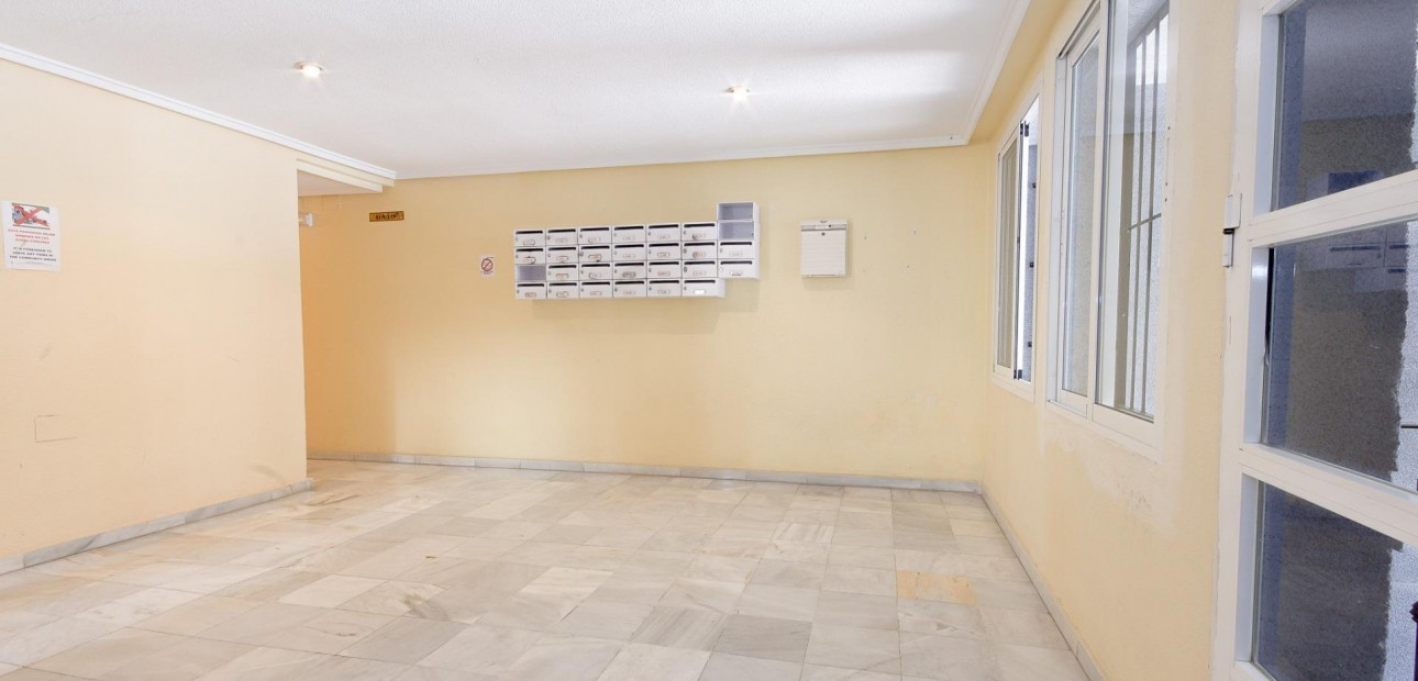 Sale - Apartment / flat -
Torrevieja - Centro