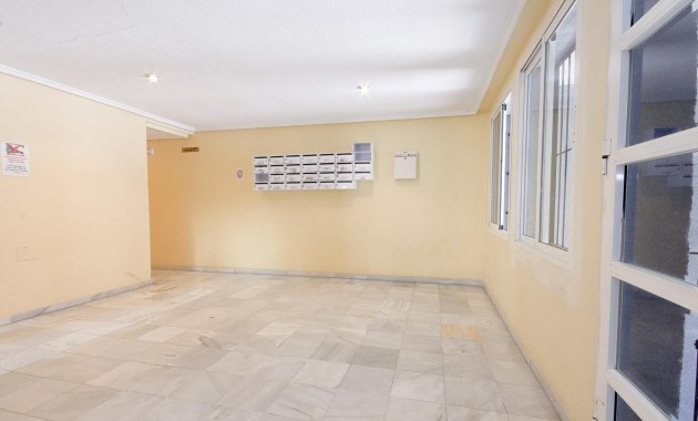 Sale - Apartment / flat -
Torrevieja - Centro