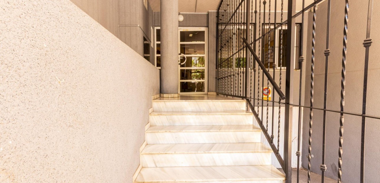 Sale - Apartment / flat -
Torrevieja - Centro