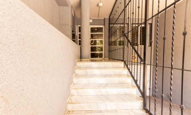 Sale - Apartment / flat -
Torrevieja - Centro