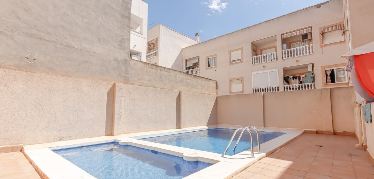 Sale - Apartment / flat -
Torrevieja - Centro