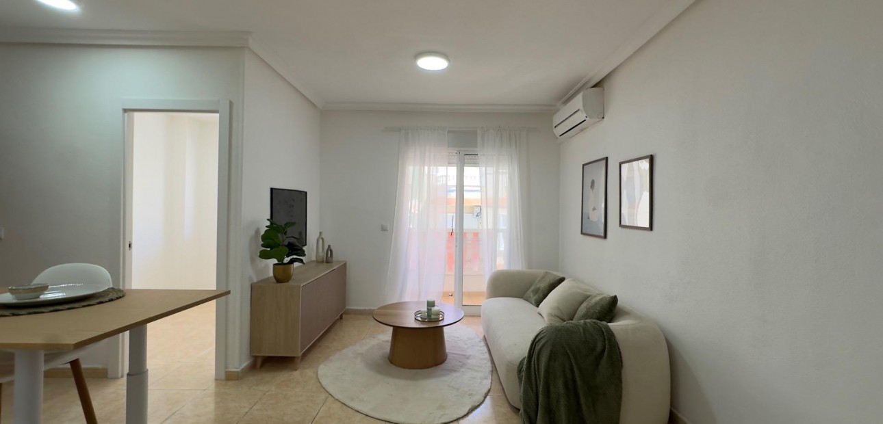 Sale - Apartment / flat -
Torrevieja - Estacion de autobuses