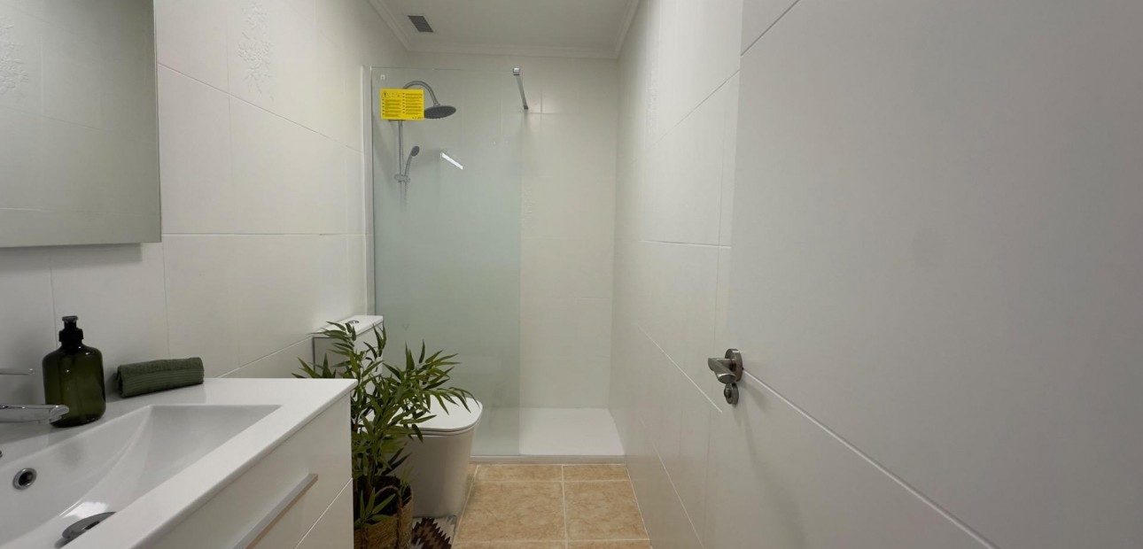 Sale - Apartment / flat -
Torrevieja - Estacion de autobuses