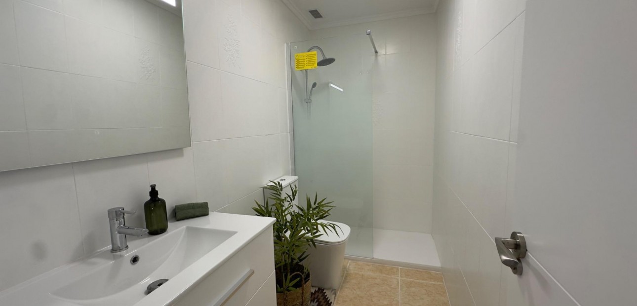 Sale - Apartment / flat -
Torrevieja - Estacion de autobuses