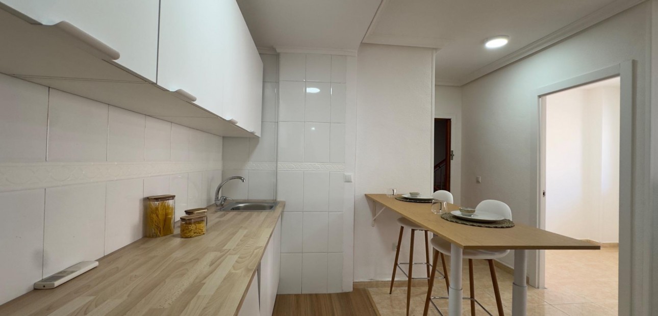 Sale - Apartment / flat -
Torrevieja - Estacion de autobuses