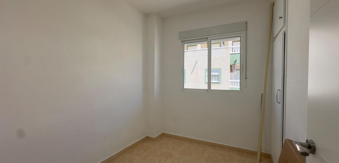 Sale - Apartment / flat -
Torrevieja - Estacion de autobuses