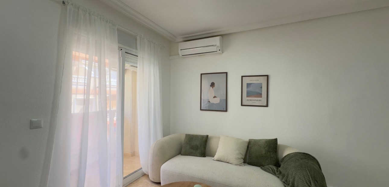 Sale - Apartment / flat -
Torrevieja - Estacion de autobuses