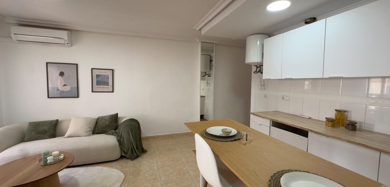 Sale - Apartment / flat -
Torrevieja - Estacion de autobuses