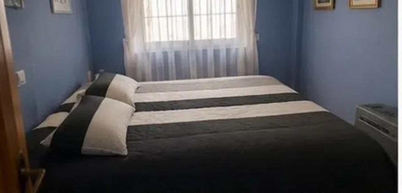 Sale - Apartment / flat -
Torrevieja - Playa de los locos