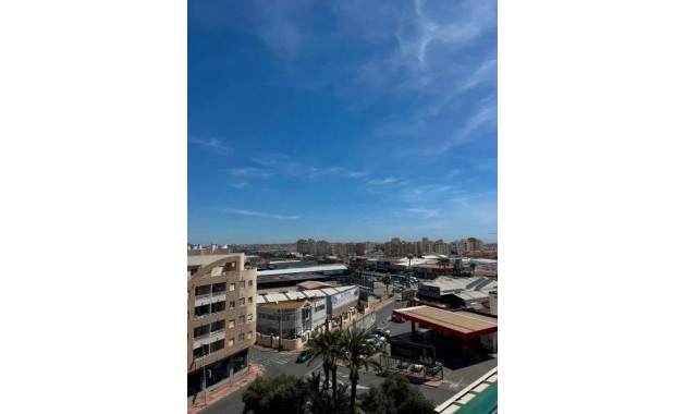 Sale - Apartment / flat -
Torrevieja - Playa de los locos