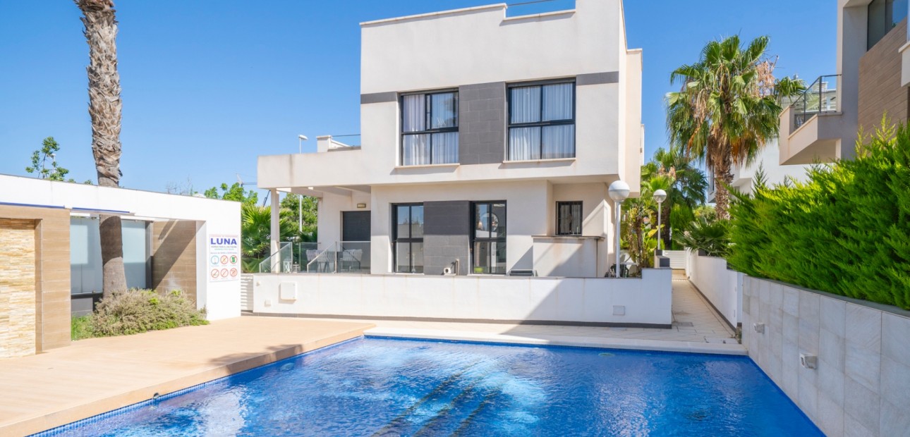 Venta - Detached Villa -
Ciudad Quesada - La Laguna